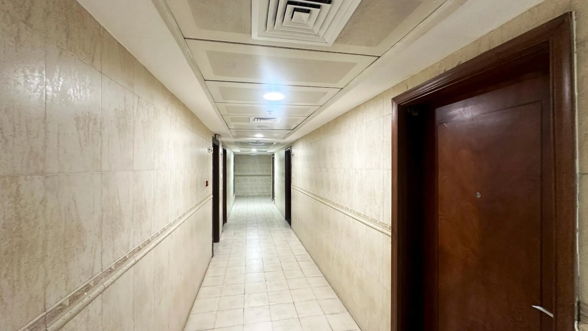 Homestay Metropolis View Partition Room Near Internet City Metro Dubai
