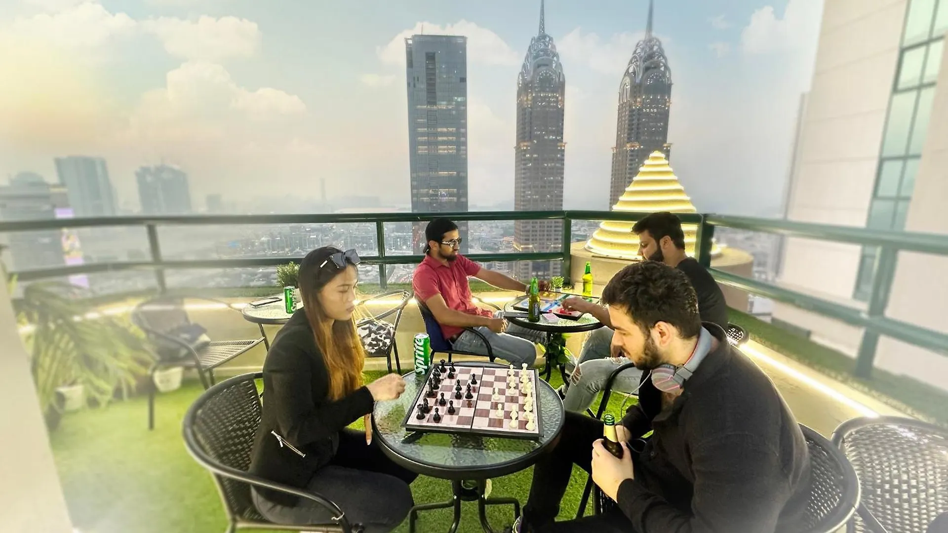 Homestay Metropolis View Partition Room Near Internet City Metro Dubai United Arab Emirates