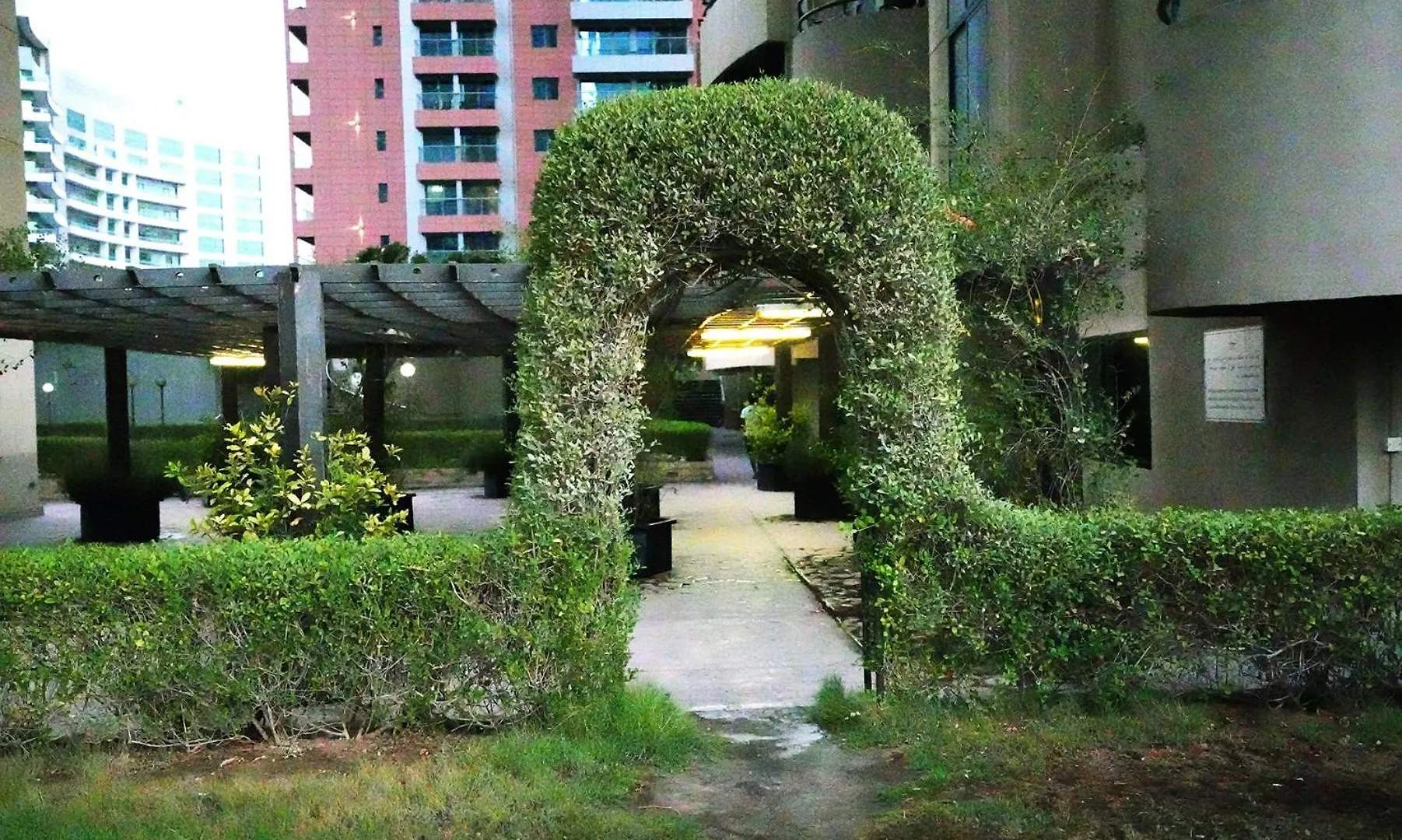 Homestay Metropolis View Partition Room Near Internet City Metro Dubai