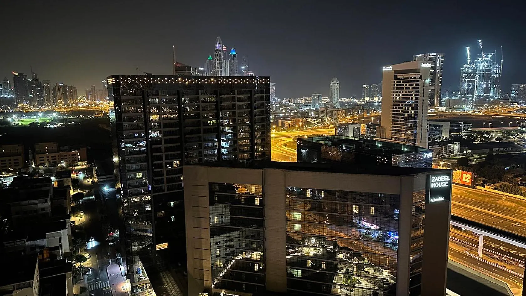 Homestay Metropolis View Partition Room Near Internet City Metro Dubai