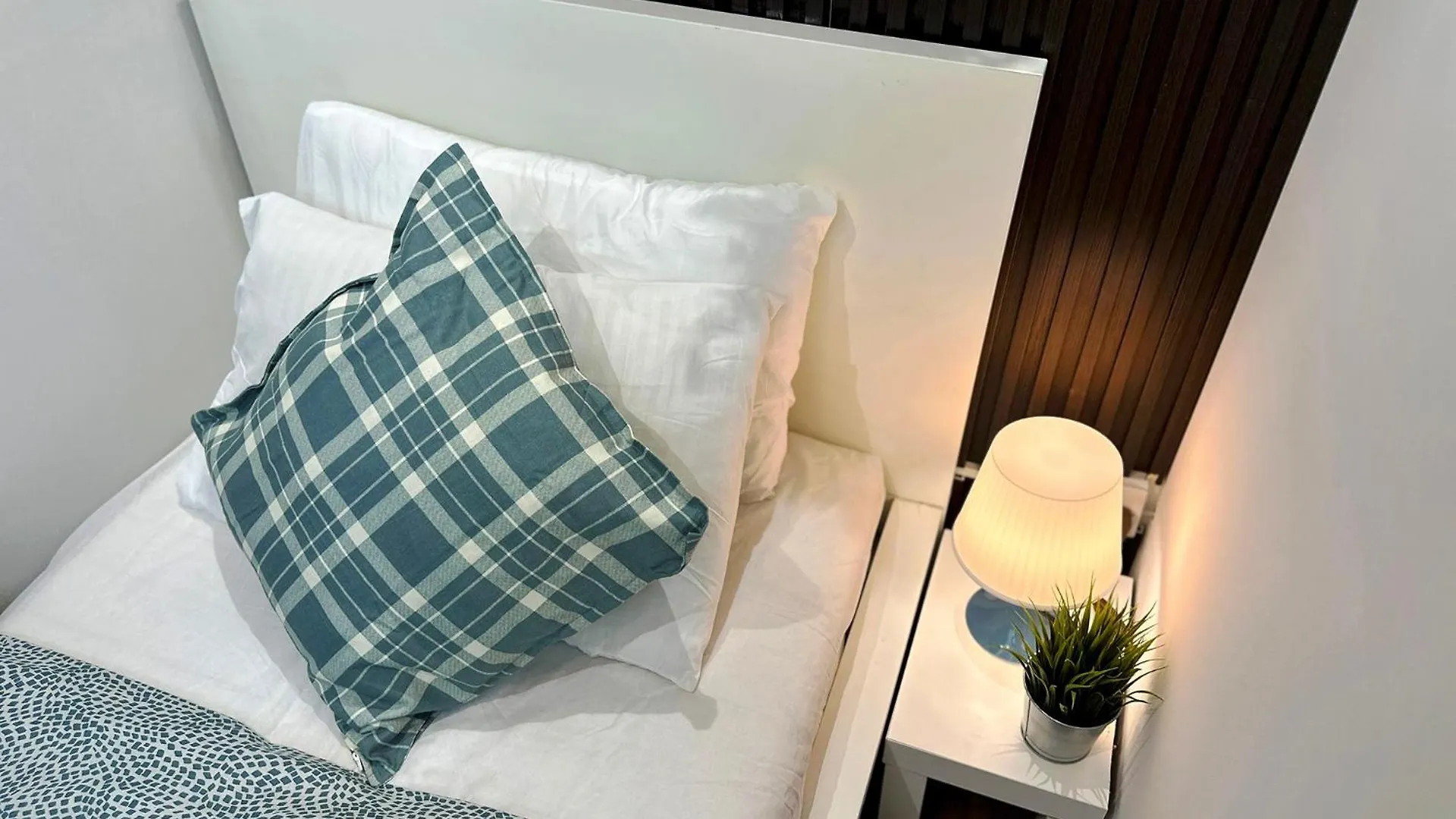Homestay Metropolis View Partition Room Near Internet City Metro Dubai United Arab Emirates
