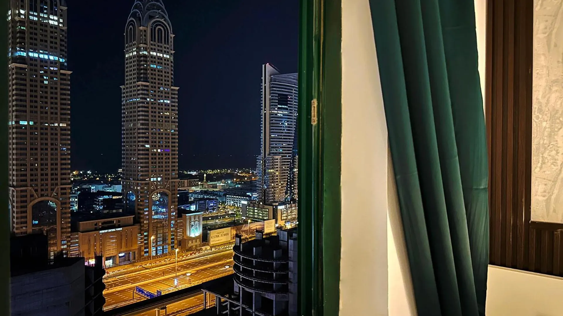 Metropolis View Partition Room Near Internet City Metro Dubai